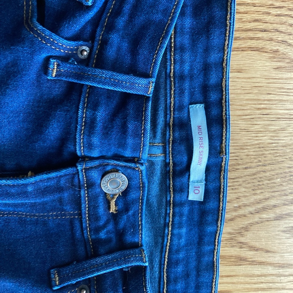 Levis mid-rise skinny women’s jeans size 10